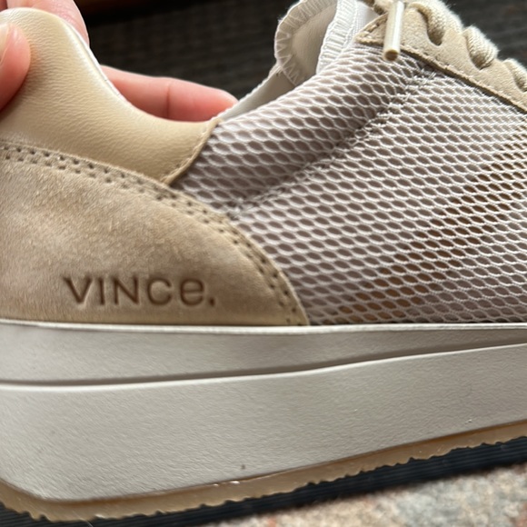 Vince O’Hara Sneakers Size 8 Brand New. Worn 20 minutes. Suede trim. - Picture 5 of 5